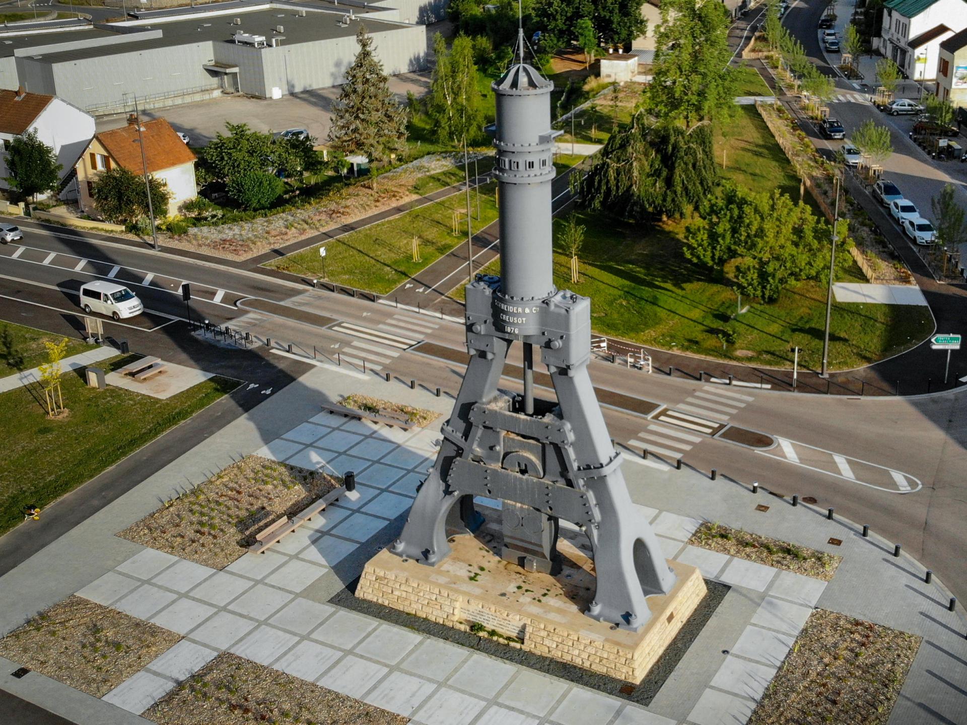 le-marteau-pilon-la-tour-eiffel-du-creusot-office-de-tourisme
