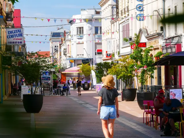 Rue Carnot, Montceau-les-Mines.