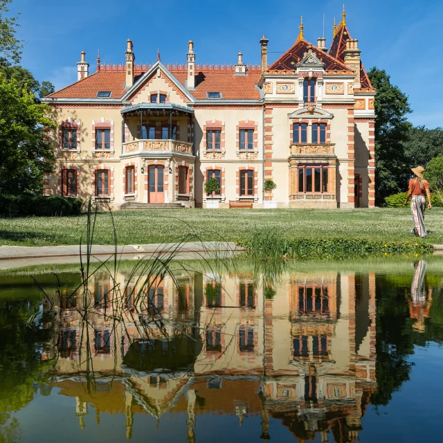 La Villa Perrusson et son miroir d'eau, Écuisses.