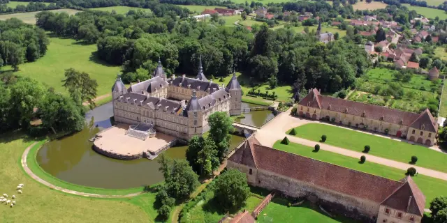 Château de Sully en Bourgogne.